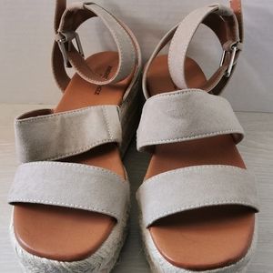 NWOT AEO Gilda Espadrille Wedge